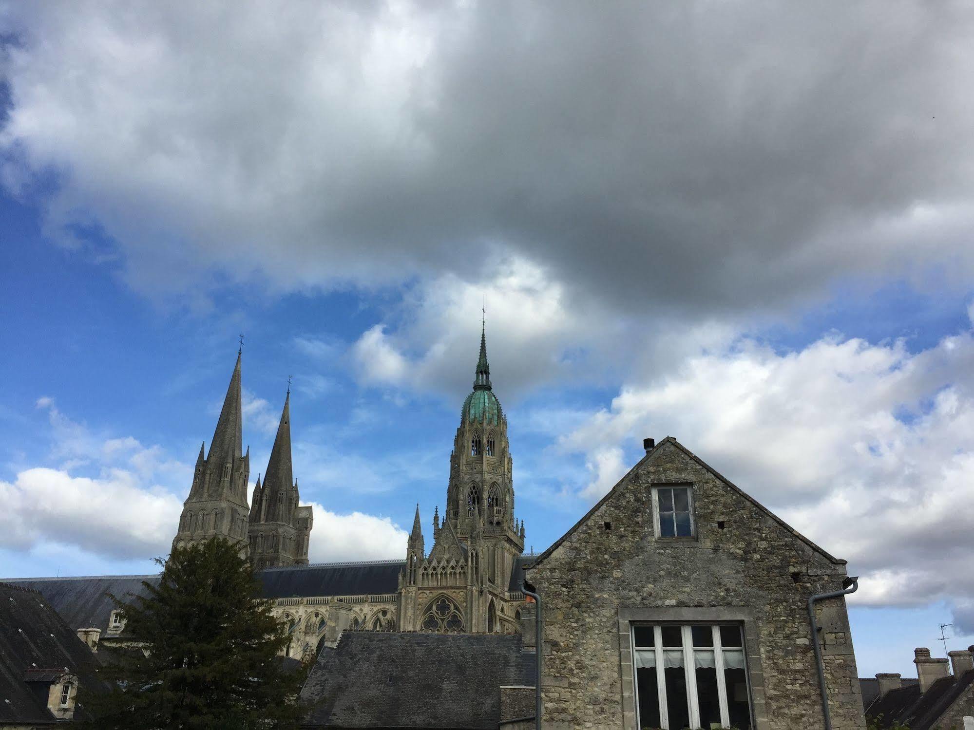 La Tour Louise Acomodação com café da manhã Bayeux Exterior foto